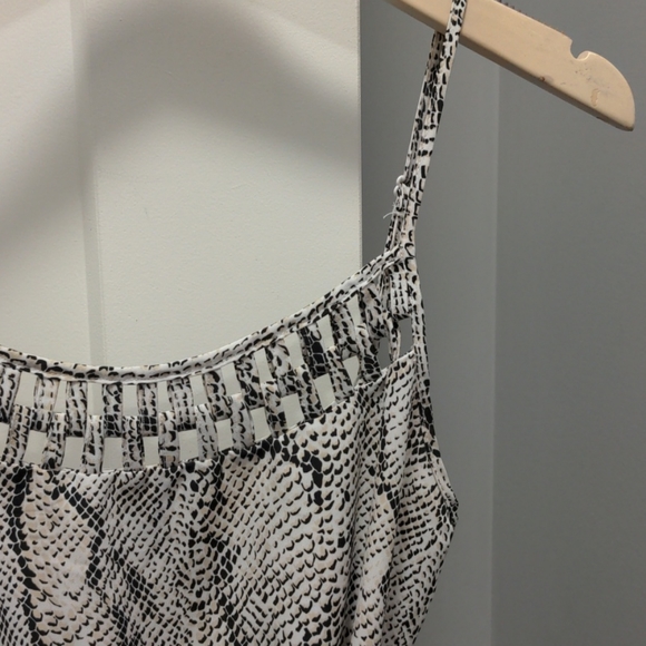 Strappy animal print romper - Picture 3 of 5